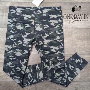 Fabletics Salar Legging Size L